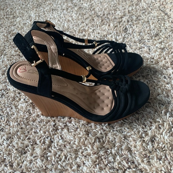 Wedge - Picture 3 of 5